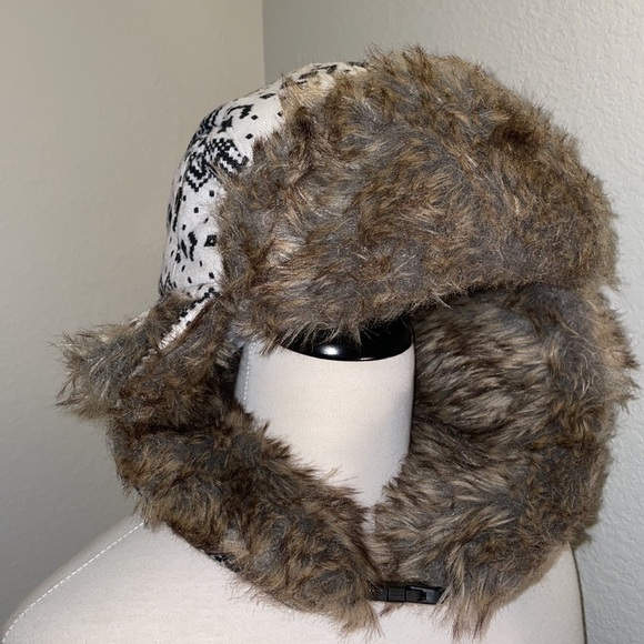 SA Nordic trapper fur lined earflap hat w chin buckle. One size fits most. - Picture 10 of 12